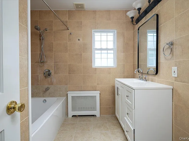 32 Chester Ave — Photo 16