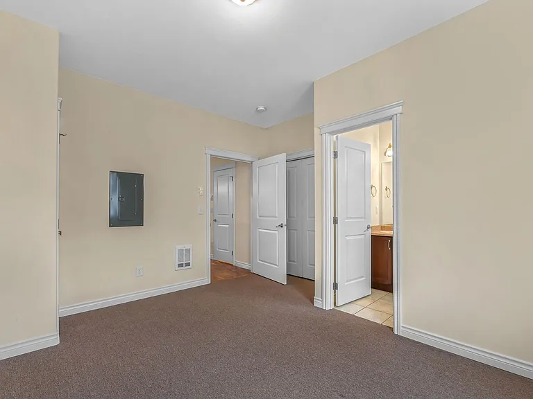 5760 Legoe Ave — Photo 38
