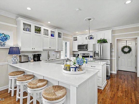2nd image of 120 Peppertree Dr