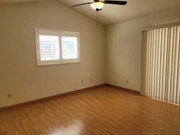 2305 Oxford Ave — Photo 10