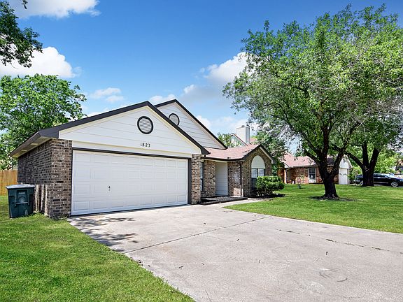 3rd image of 1823 Meadowbrook Dr