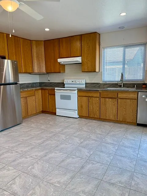 5 bed, 2.0 bath, 1464 sqft, $4,500 — Photo 4