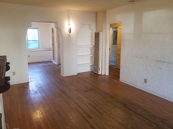 3rd image of 4841 Townsend Ave