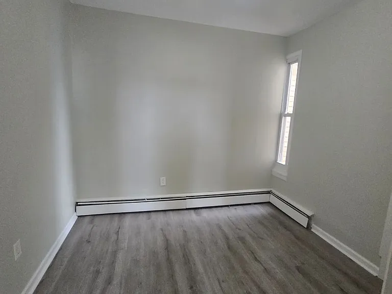 41 Doremus St #5A — Photo 4
