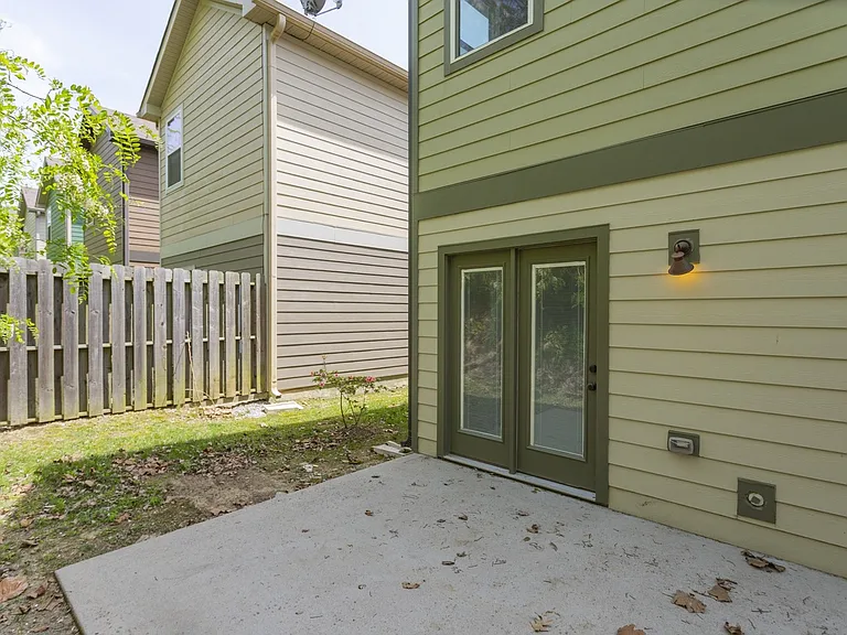 140 Shiaway Ct — Photo 16