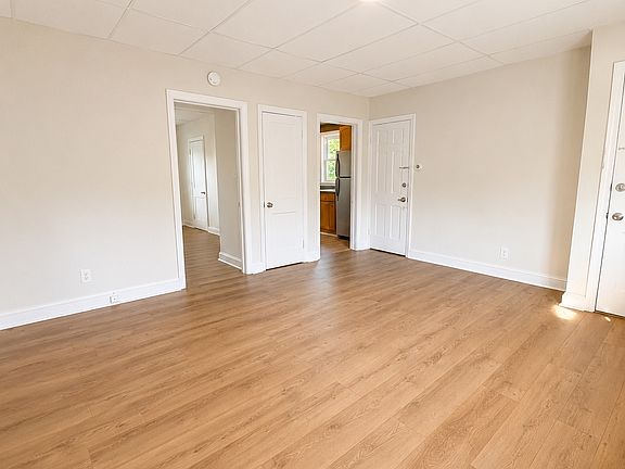 3rd image of 2910 Clearview Ave