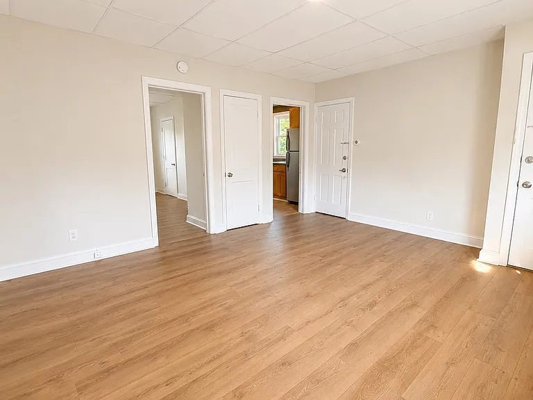 2910 Clearview Ave — Photo 3