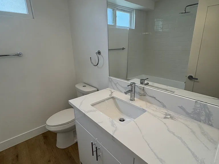 2400 Beverley Ave #2 — Photo 4