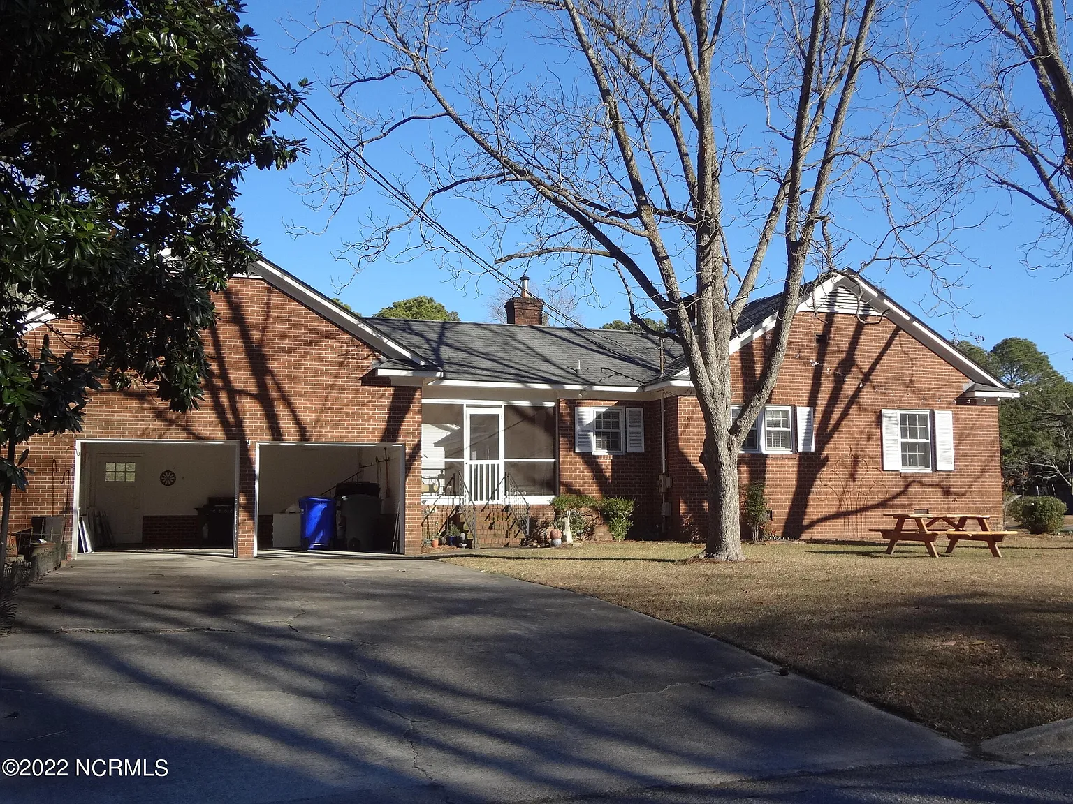 3 bed, 2.0 bath, 2022 sqft, $2,100 — Photo 4