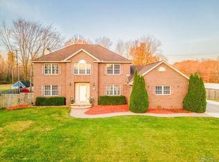 25300 Sumpter Rd, Belleville, MI 48111