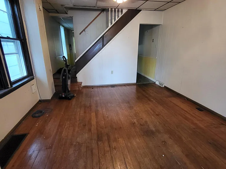 435 Clarendon St — Photo 8