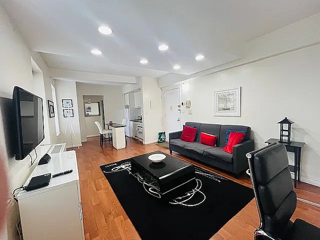 1st image of 150 W 51st St #1709