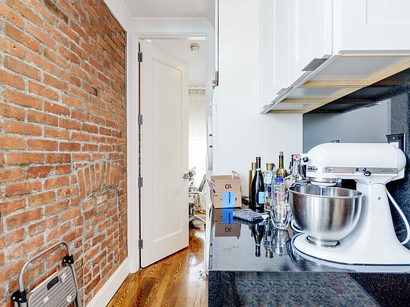 4th image of 356 E 13th St APT 8