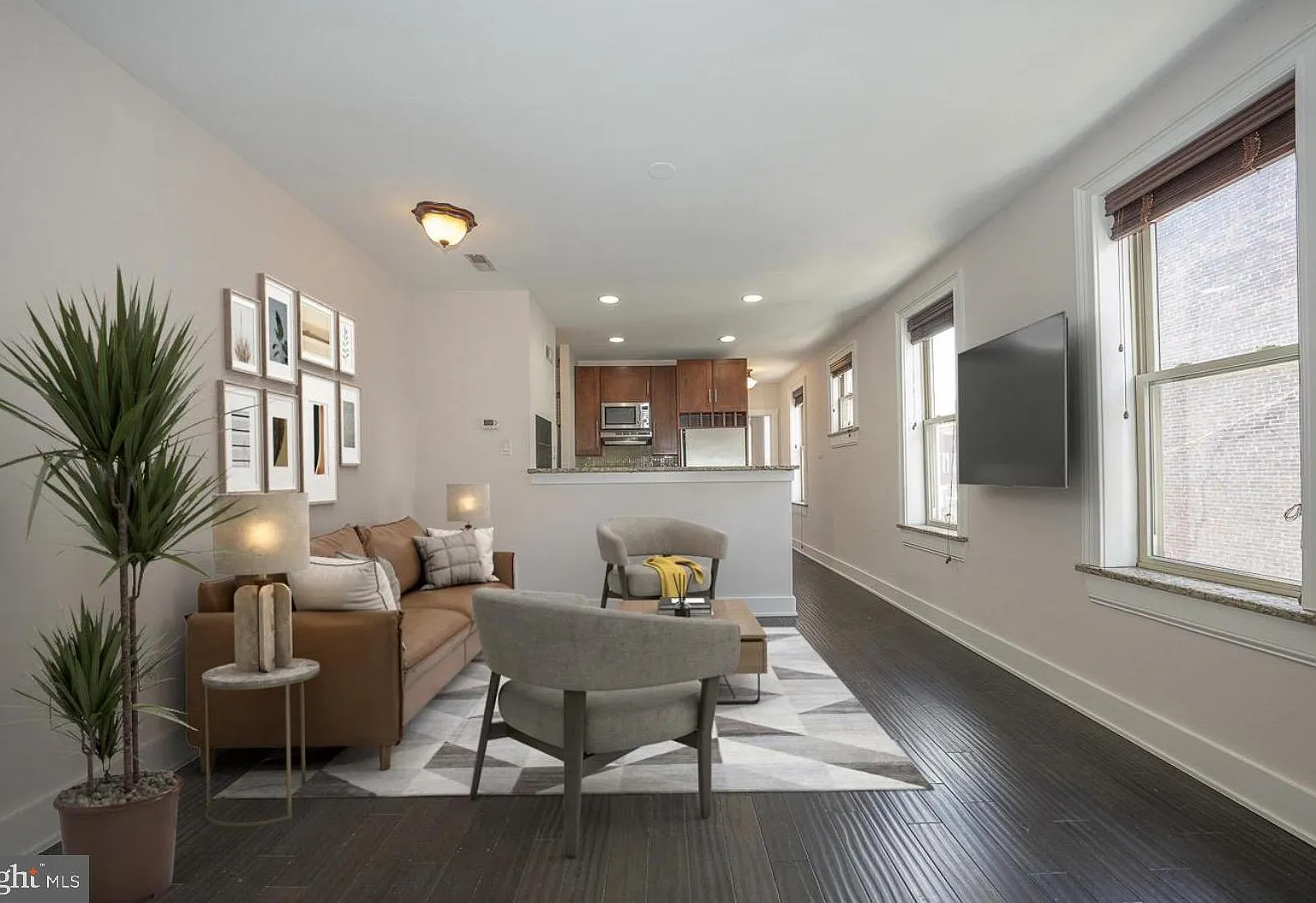 1 bed, 1.0 bath, 685 sqft, $1,975 — Photo 2