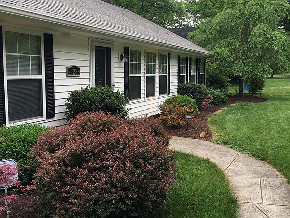 2nd image of 26238 Hilliard Blvd