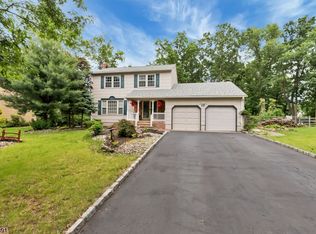 17 Sunburst Ln, Piscataway, NJ 08854