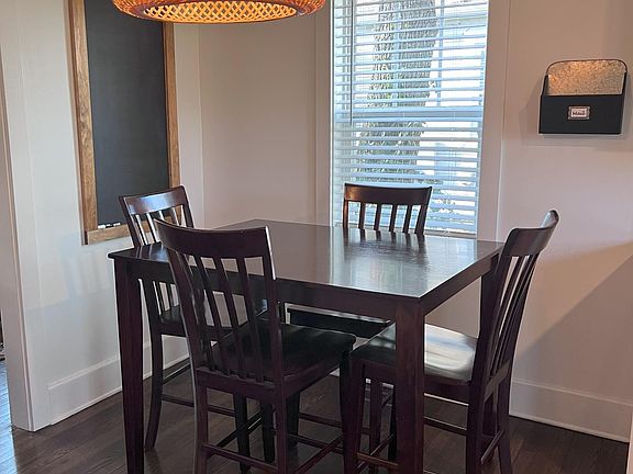 Dining area in the kitchen.