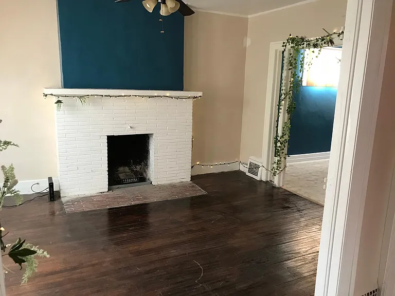 5240 S Clarendon St #5240 — Photo 3