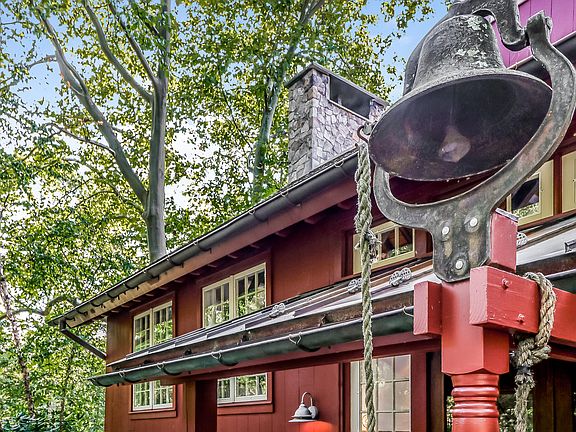 453 455 Newtown Turnpike