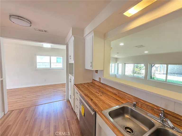 8834 Stansbury Ave — Photo 4