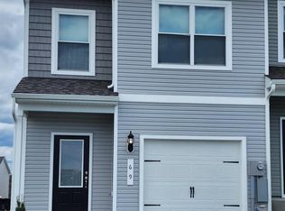 69 Cramsford St, Falling Waters, WV 25419