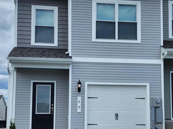 69 Cramsford St, Falling Waters, WV 25419