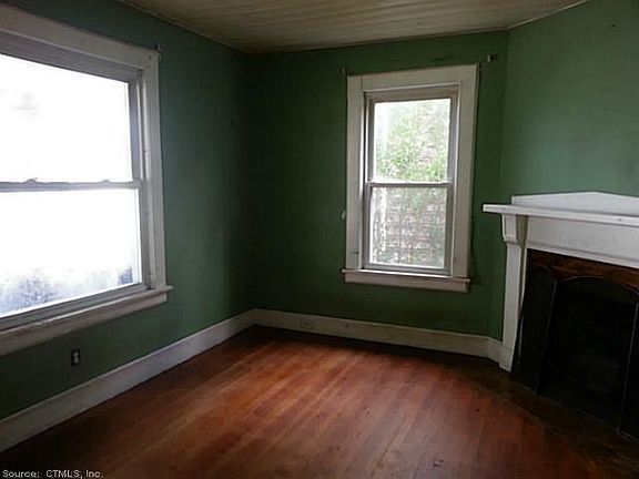 3rd image of 182 Willetts Ave
