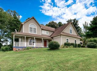 877 Skyline Dr, Gap, PA 17527