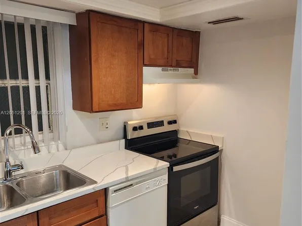 7410 SW 82nd St APT K110, Miami, FL 33143