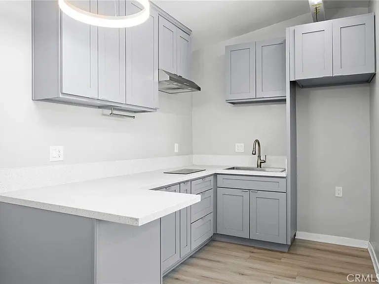 13840 Community St — Photo 9