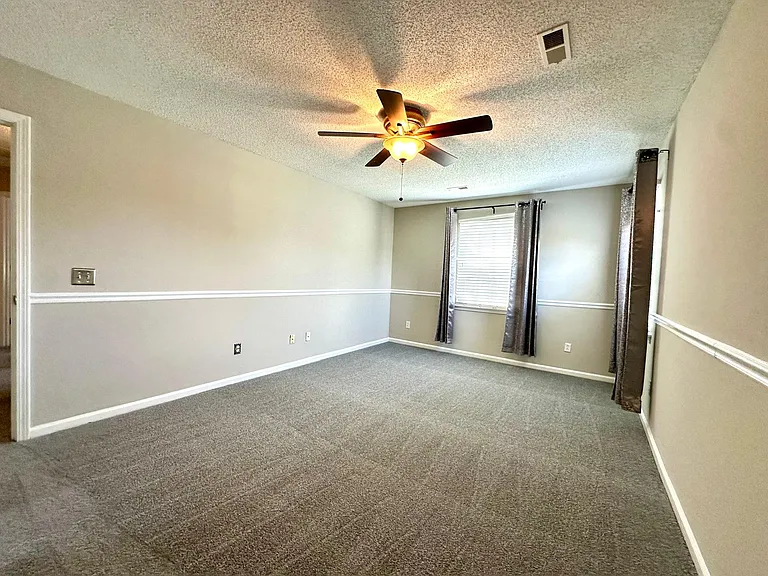 8425 Hirsch Dr — Photo 18