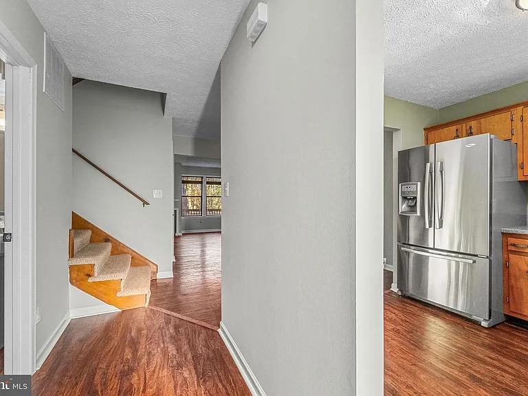 23348 Red Oak Ct — Photo 2