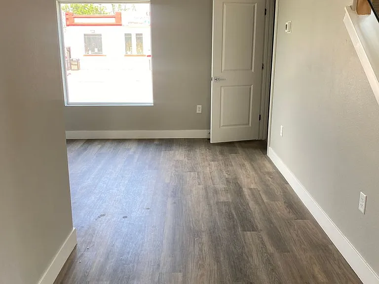 81 N Meade St — Photo 8