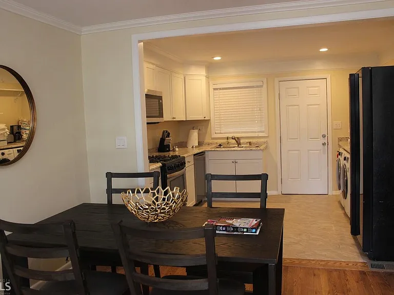 1260 Woodland Ave NE #B — Photo 7