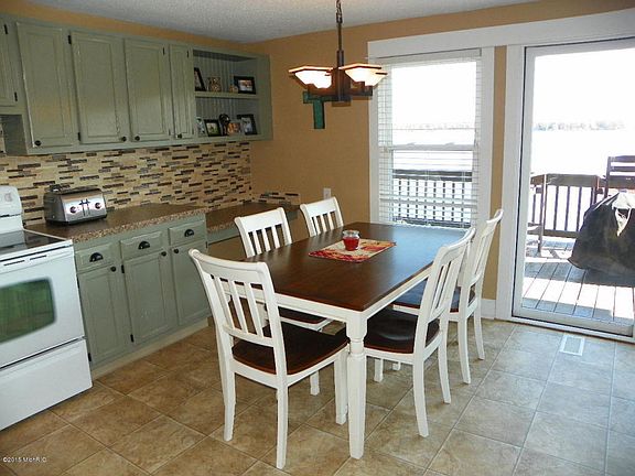 3rd image of 8620 Vista Dr