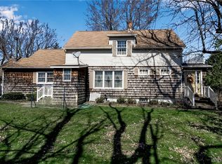 208 Iroquois Ave, Lancaster, NY 14086