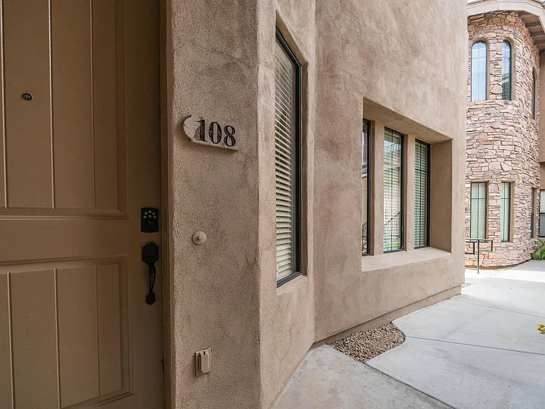 15550 S 5th Ave #108 — Photo 32