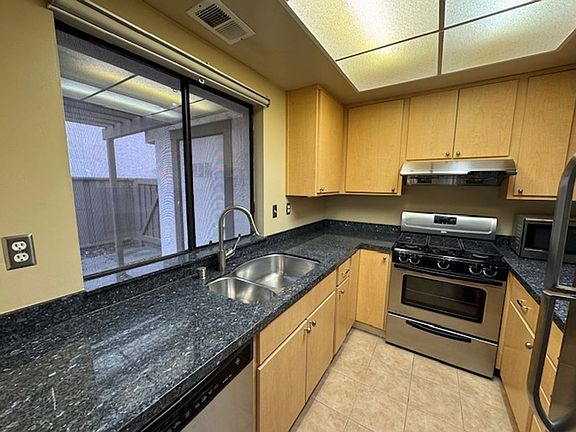 4th image of 565 Churchill Downs Ct