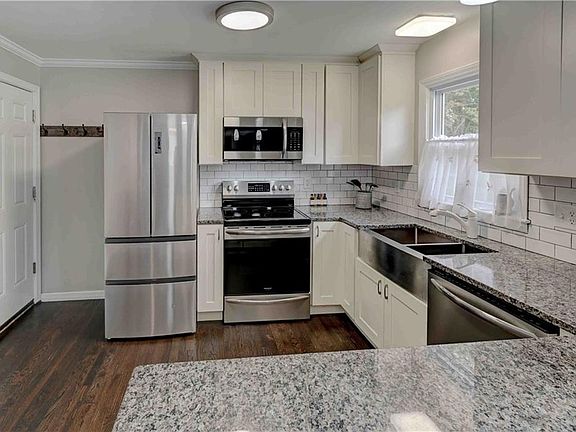 4th image of 7722 W 66th Ter