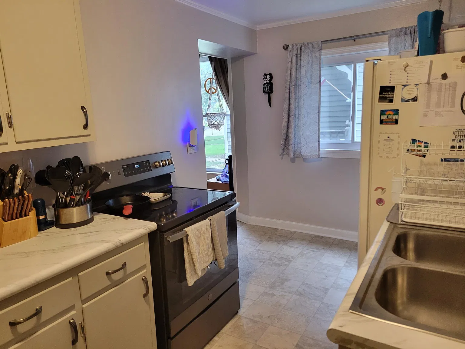 3 bed, 1500 sqft, $2,050 — Photo 2