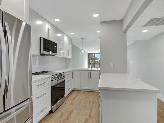 4th image of 7 Royal Palm Way