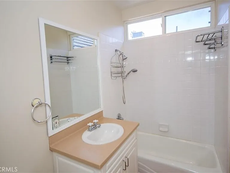 515 W Balboa Blvd — Photo 41