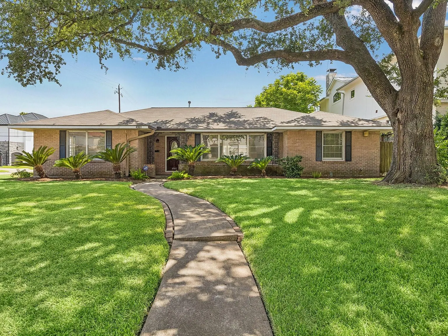 4 bed, 3.0 bath, 2742 sqft, $3,295 — Photo 1