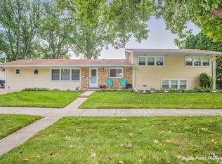 123 N Main St, Mount Prospect, IL 60056