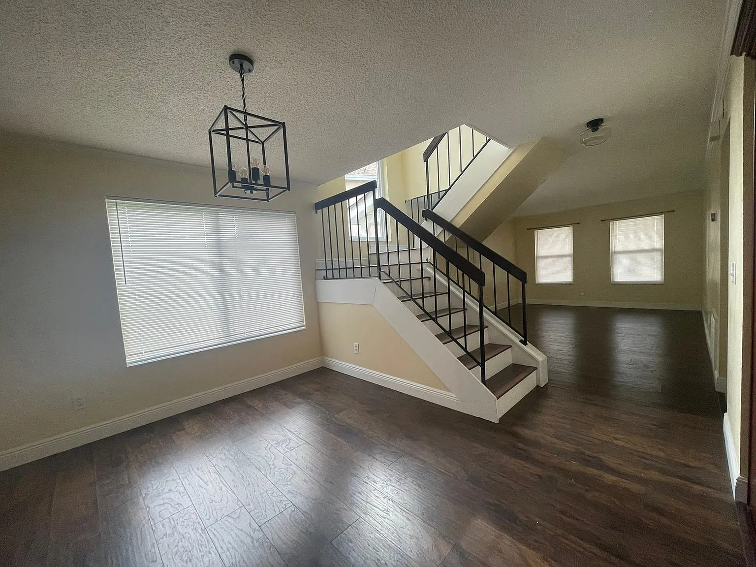3 bed, 2.5 bath, 1631 sqft, $2,450 — Photo 3