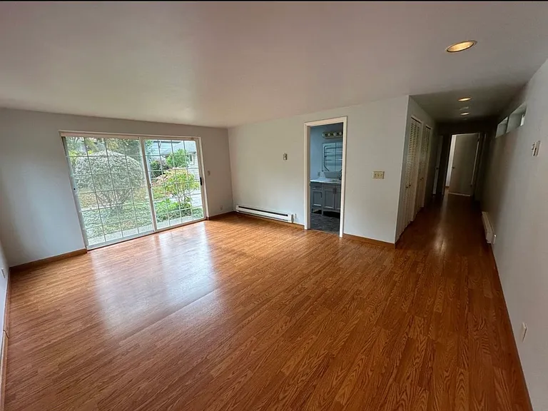 8256 43rd Ave NE — Photo 5