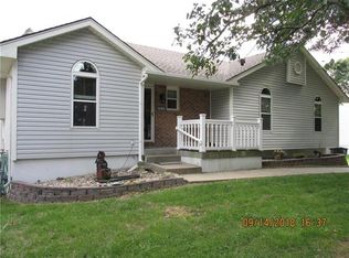 1205 N Davis Rd, Independence, MO 64056