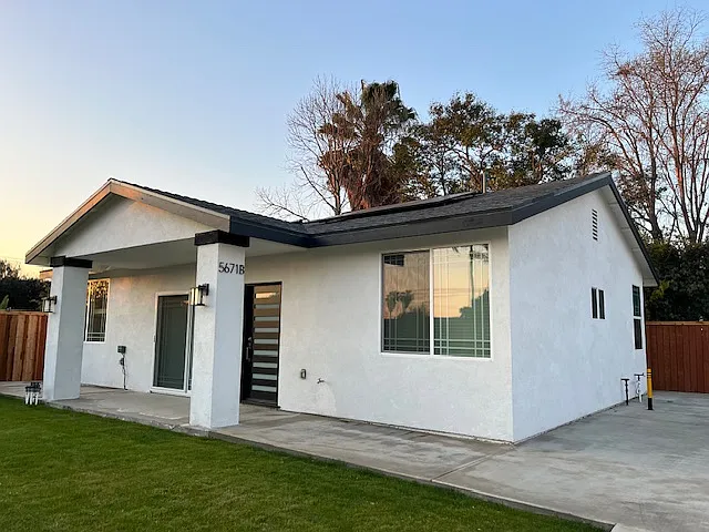 3 bed, 1000 sqft, $3,500 — Photo 2