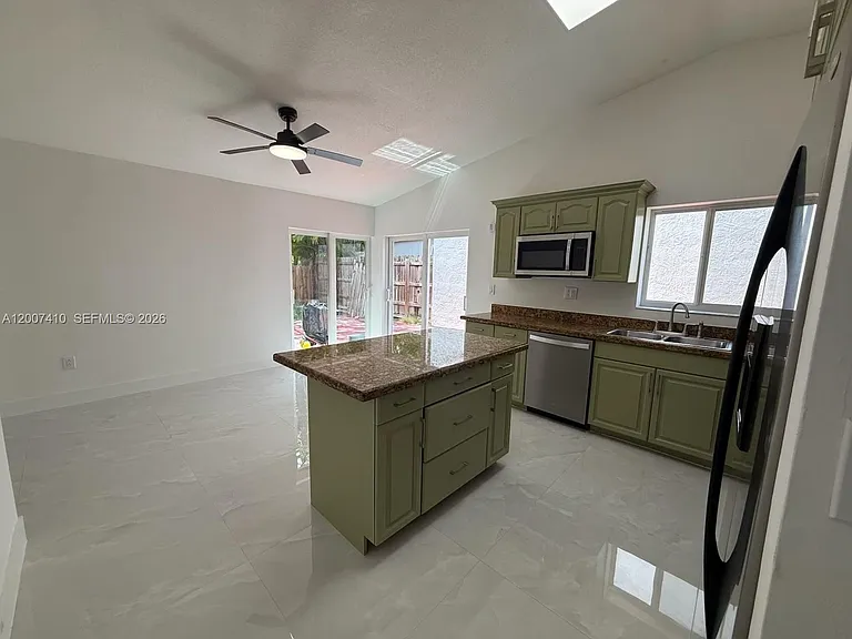 10058 SW 156th Ct — Photo 6