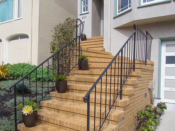 3rd image of 907 Darien Way